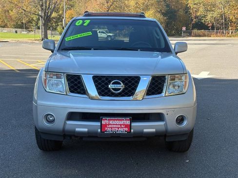 Used 2007 Nissan Pathfinder SE w/ SE Premium Pkg image 2