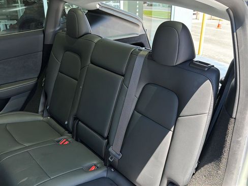 Used 2024 Tesla Model Y Long Range RWD image 28