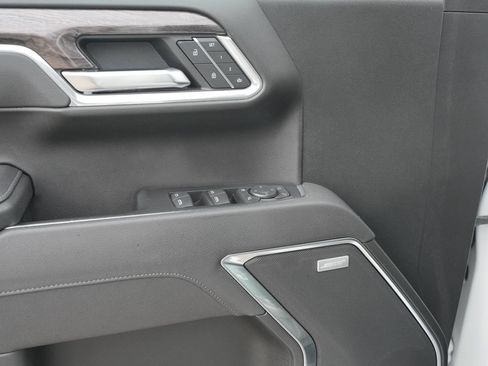 Used 2025 Chevrolet Silverado 1500 LTZ AWD/4WD image 28