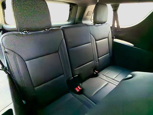 Used 2025 Chevrolet Suburban Z71 AWD/4WD image 20