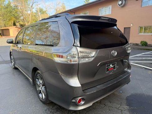 Used 2015 Toyota Sienna SE w/ SE Preferred Package image 7