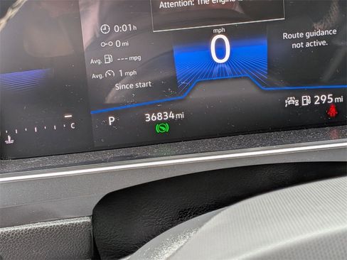 Used 2024 Volkswagen Tiguan SE image 17