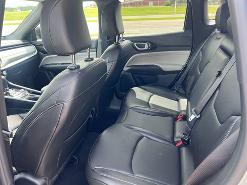 Used 2025 Jeep Compass Limited image 19