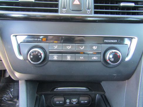 Used 2016 Kia Optima LX w/ Option Group 014 FWD image 21