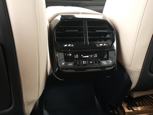 Used 2024 BMW iX xDrive50 w/ Premium Package AWD/4WD image 34