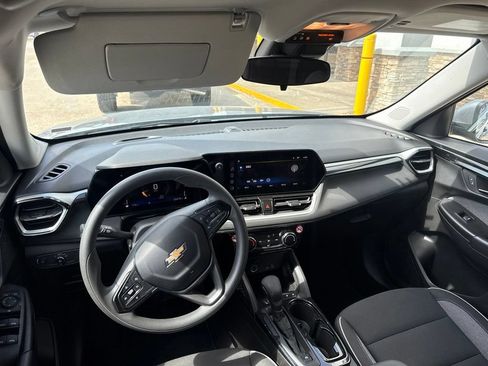 Used 2025 Chevrolet TrailBlazer LT FWD image 12