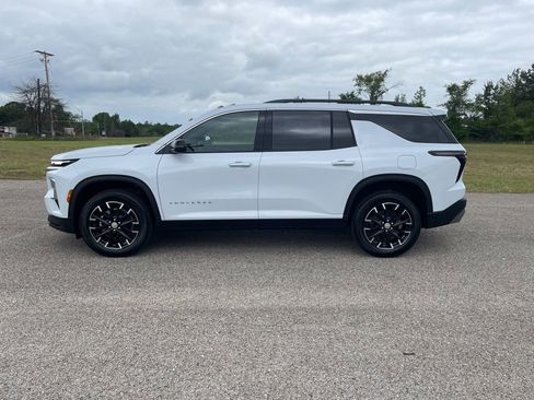 New 2026 Chevrolet Traverse LT w/ Sun and Wheel Package FWD image 2