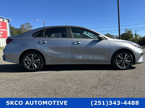 Used 2024 Kia Forte LXS w/ LXS Technology Package image 6