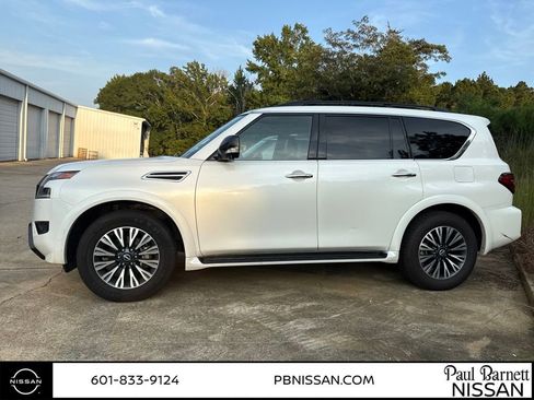 Used 2023 Nissan Armada SL w/ Midnight Edition Package image 4