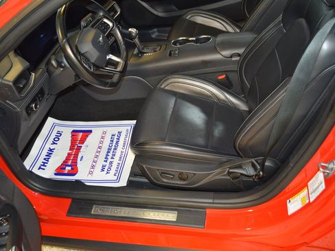 Used 2025 Ford Mustang Premium RWD image 15