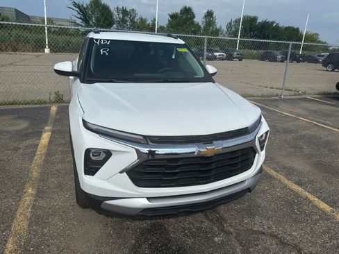 Used 2024 Chevrolet TrailBlazer LT w/ LT Cold Weather Package AWD/4WD image 5