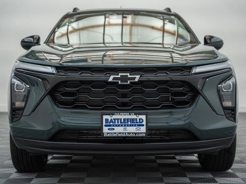 New 2026 Chevrolet Trax LT w/ Sunroof Package FWD image 2
