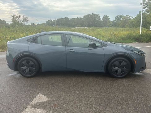 Used 2025 Toyota Prius LE FWD image 6