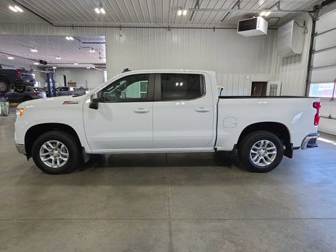 Used 2023 Chevrolet Silverado 1500 LT AWD/4WD image 5