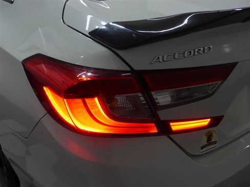 Used 2018 Honda Accord Sport image 15