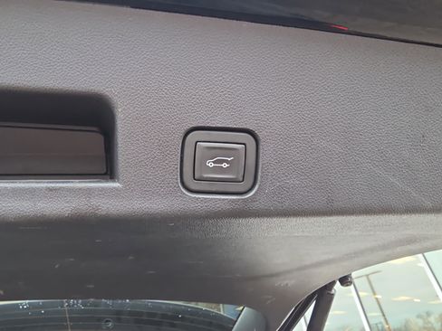 Used 2025 GMC Acadia Elevation image 42