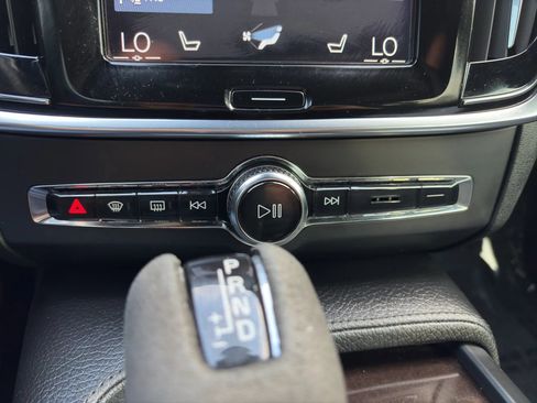 Used 2018 Volvo S90 T5 Momentum w/ Convenience Package AWD/4WD image 14
