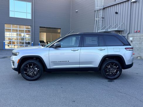 New 2025 Jeep Grand Cherokee Limited image 5