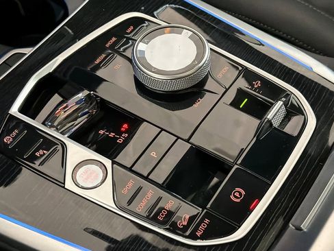 Used 2023 BMW X7 xDrive40i w/ Executive Package image 22