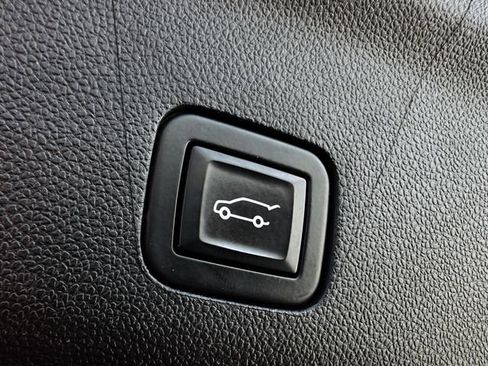 Used 2022 Cadillac Escalade ESV Sport Platinum image 40