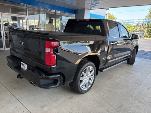 Used 2022 Chevrolet Silverado 1500 High Country w/ High Country Premium Package image 5