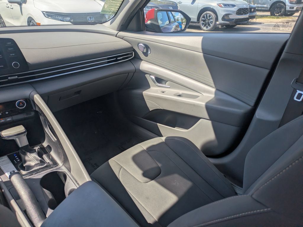 Used 2023 Hyundai Elantra SEL w/ Cargo Package FWD image 16