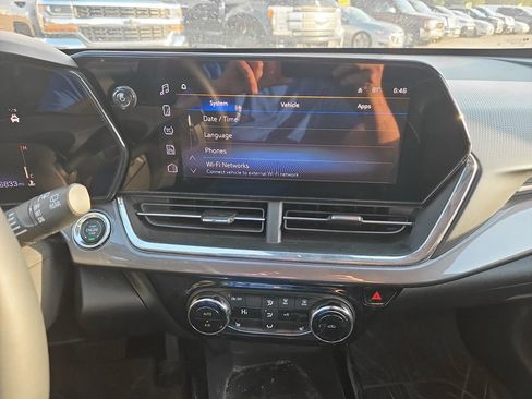 Used 2025 Chevrolet Trax ACTIV w/ Driver Confidence Package FWD image 22