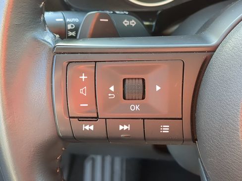 Used 2025 Nissan Pathfinder SV FWD image 19