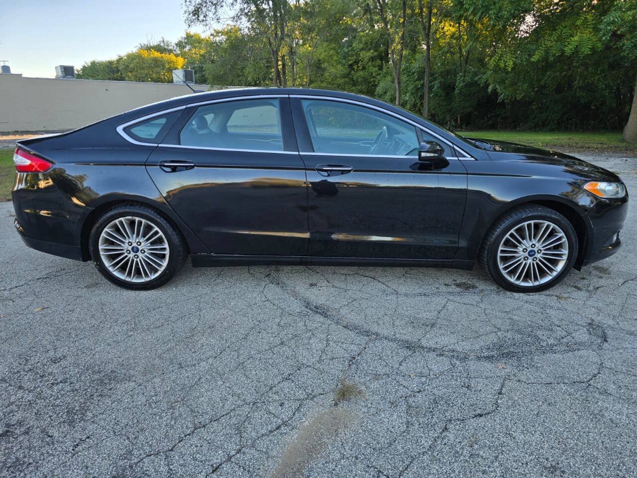 Used 2015 Ford Fusion SE w/ Equipment Group 202A FWD image 4