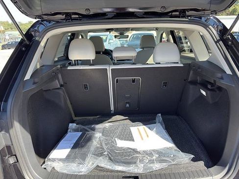 New 2025 Volkswagen Taos SE image 11