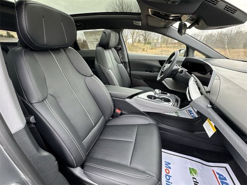 New 2026 Cadillac Optiq Luxury 2 image 25