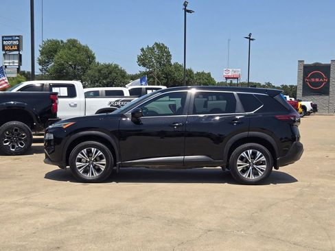 Used 2022 Nissan Rogue SV image 3
