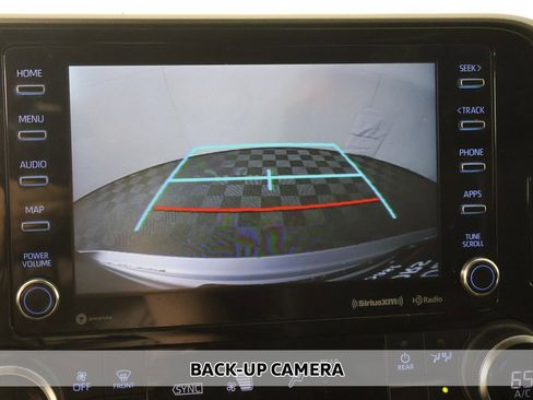 Used 2020 Toyota Highlander XLE image 6