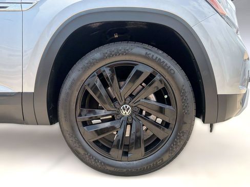 Used 2022 Volkswagen Atlas Cross Sport SE FWD image 12