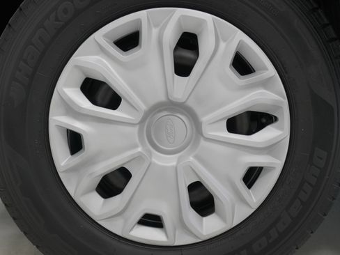 Used 2017 Ford Transit 150 XLT image 23