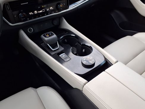 Used 2023 Nissan Rogue SL w/ SL Premium Package image 16