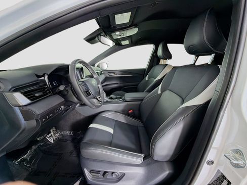 Used 2025 Toyota Camry SE w/ Convenience Package FWD image 21