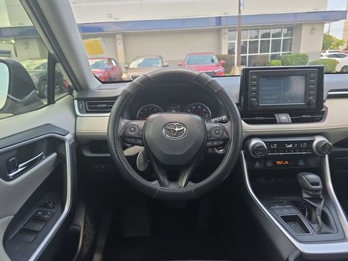 Used 2019 Toyota RAV4 XLE FWD image 17