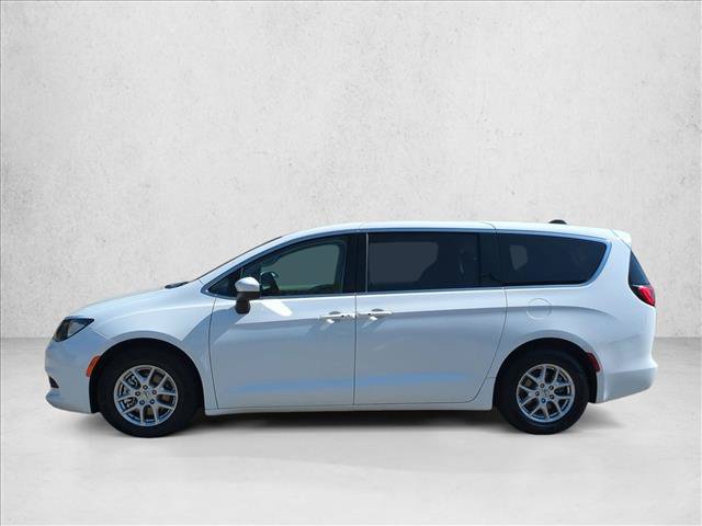 Used 2023 Chrysler Voyager LX FWD image 9