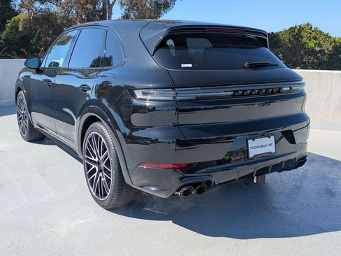New 2025 Porsche Cayenne Turbo image 3