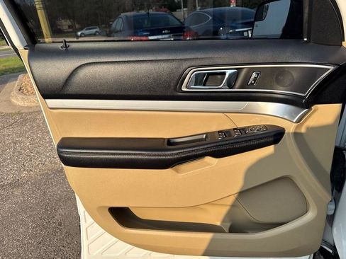 Used 2016 Ford Explorer XLT w/ Equipment Group 201A AWD/4WD image 16