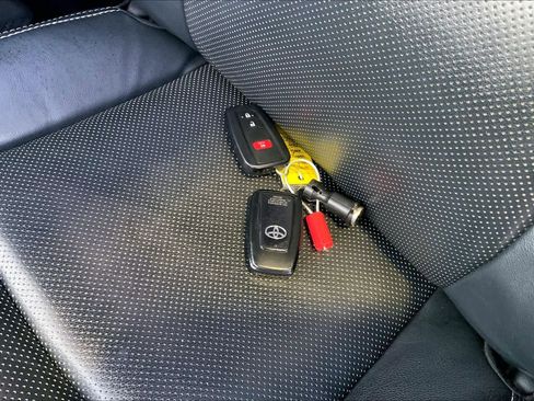 Used 2023 Toyota 4Runner Limited image 14