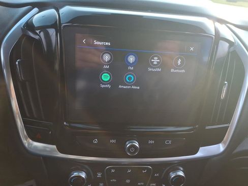 Used 2023 Chevrolet Traverse LT image 18