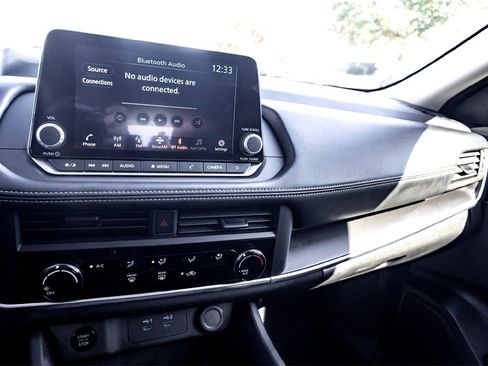 Used 2025 Nissan Rogue S image 23