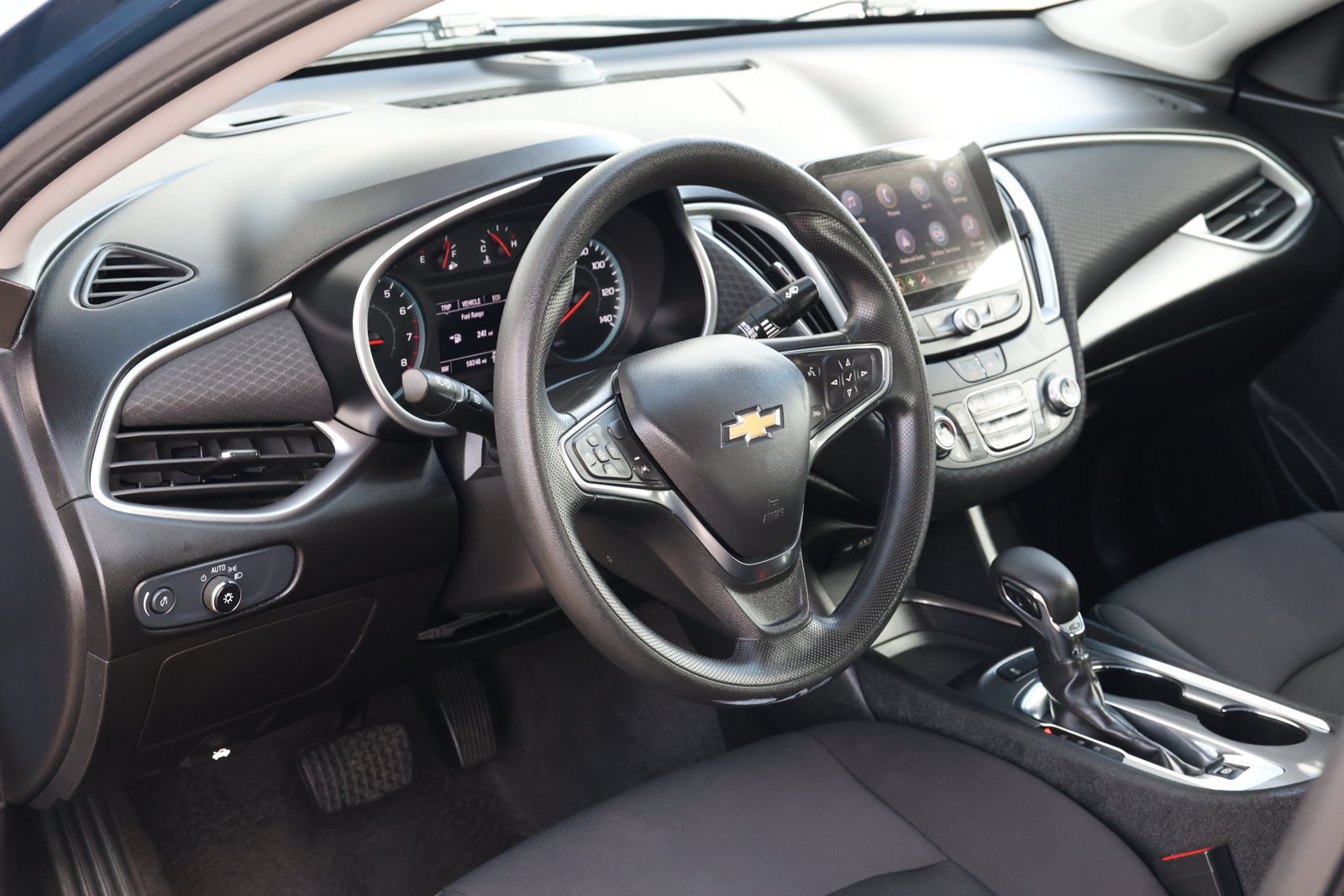 Used 2025 Chevrolet Malibu LT FWD image 13