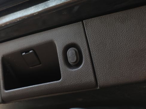 Used 2015 Cadillac Escalade Premium image 13