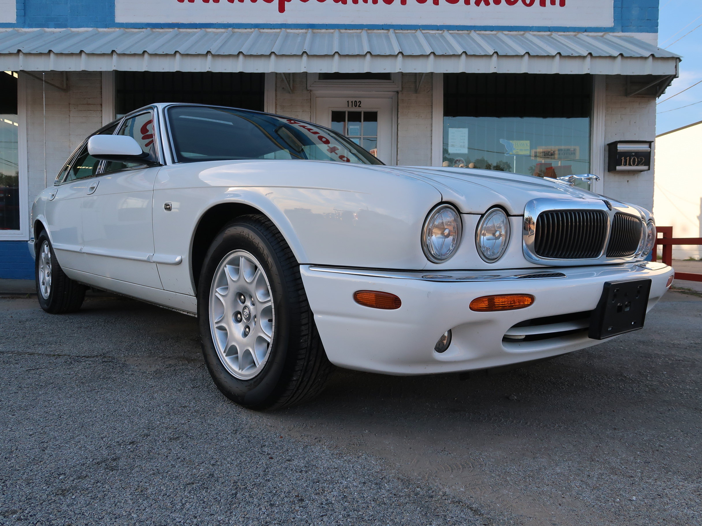 Used 1999 Jaguar XJ8 RWD image 6
