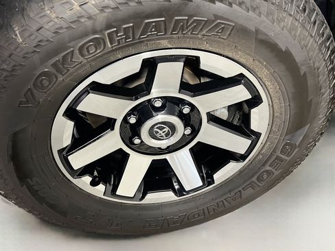 Used 2021 Toyota 4Runner TRD Off-Road AWD/4WD image 14