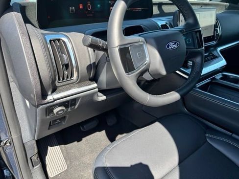 New 2027 Ford Expedition Platinum w/ Stealth Performance Package AWD/4WD image 12