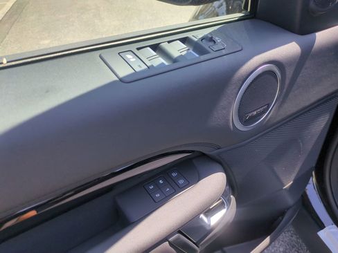 New 2026 Land Rover Discovery S AWD/4WD image 12